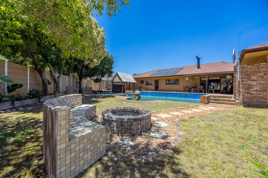 5 Bedroom Property for Sale in Soneike Western Cape